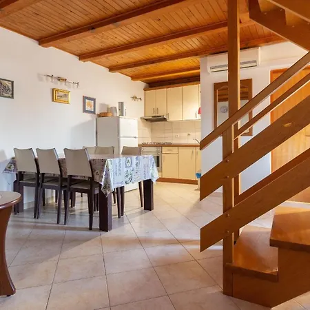 Mit Privatpool Fuer 4 Personen Ca 85 Qm In Privlaka, Dalmatien Norddalmatien * Privlaka (Zadar)