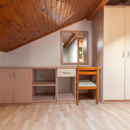 Ferienhaus Mit Privatpool Fuer 4 Personen Ca 85 Qm In Privlaka, Dalmatien Norddalmatien