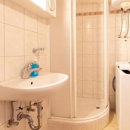 Mit Privatpool Fuer 4 Personen Ca 85 Qm In Privlaka, Dalmatien Norddalmatien Ferienhaus