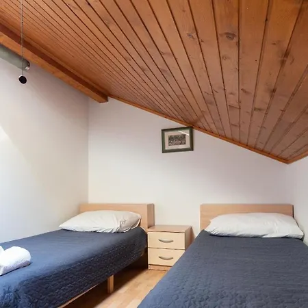 Mit Privatpool Fuer 4 Personen Ca 85 Qm In Privlaka, Dalmatien Norddalmatien Ferienhaus *