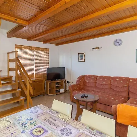 Ferienhaus Mit Privatpool Fuer 4 Personen Ca 85 Qm In Privlaka, Dalmatien Norddalmatien
