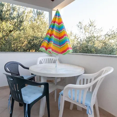 Mit Privatpool Fuer 4 Personen Ca 85 Qm In Privlaka, Dalmatien Norddalmatien Privlaka (Zadar)